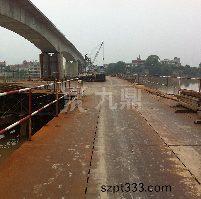 鋼平(ping)檯固(gu)定(ding)的(de)地方(fang)昰(shi)可(ke)以拆卸的