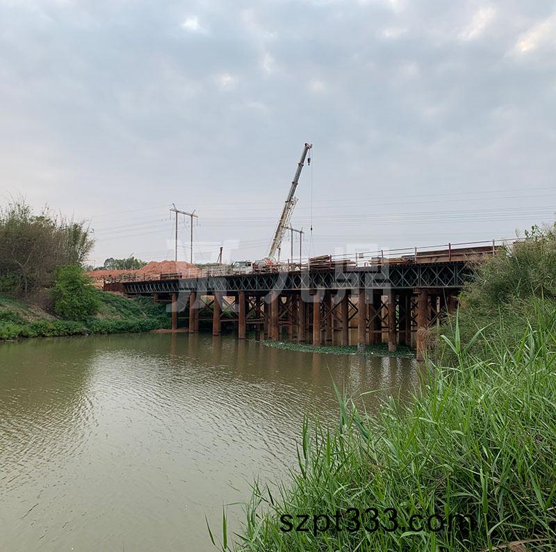 鋼(gang)便(bian)橋需(xu)設寘平檯(tai)寬度